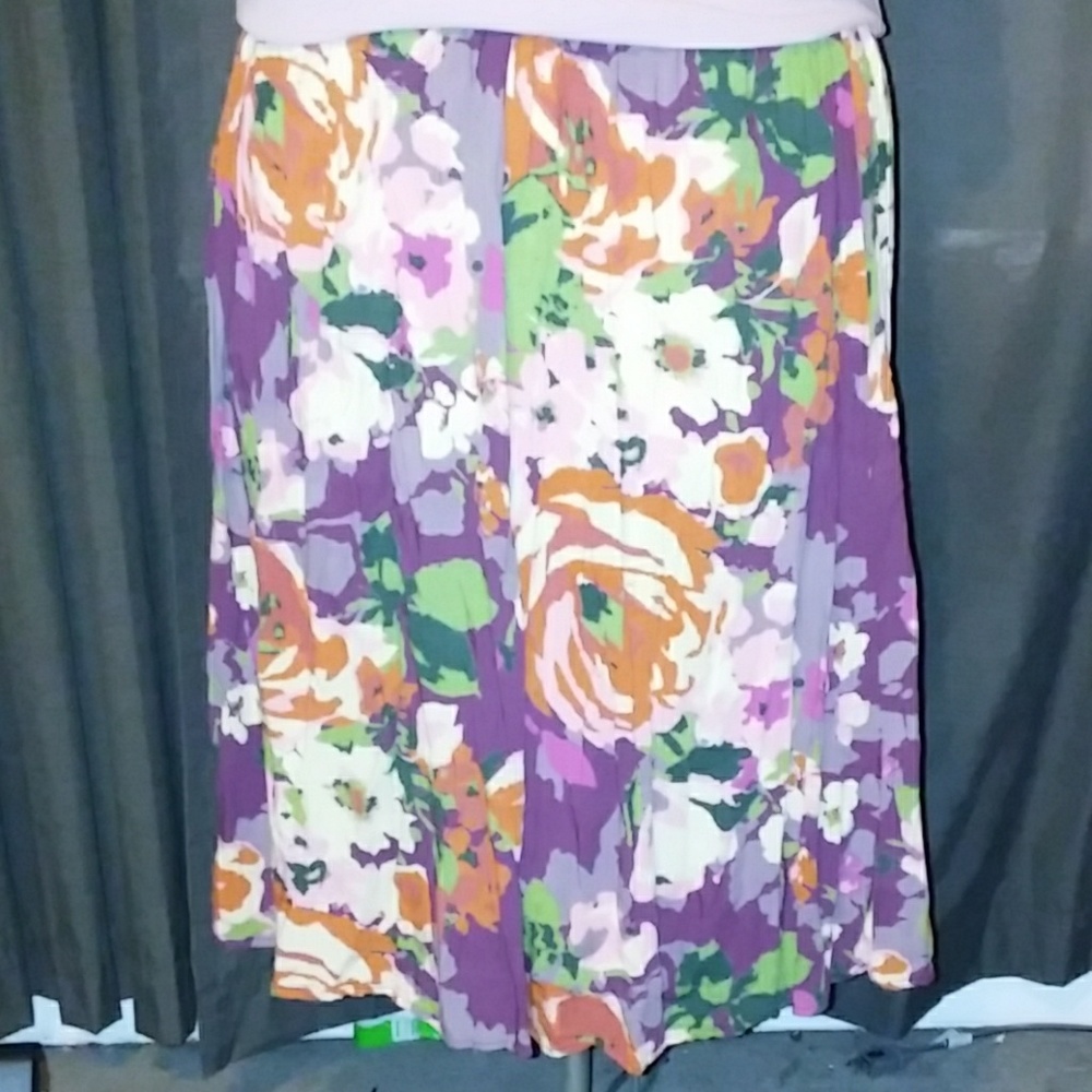 Skirt - Picture 2 of 3